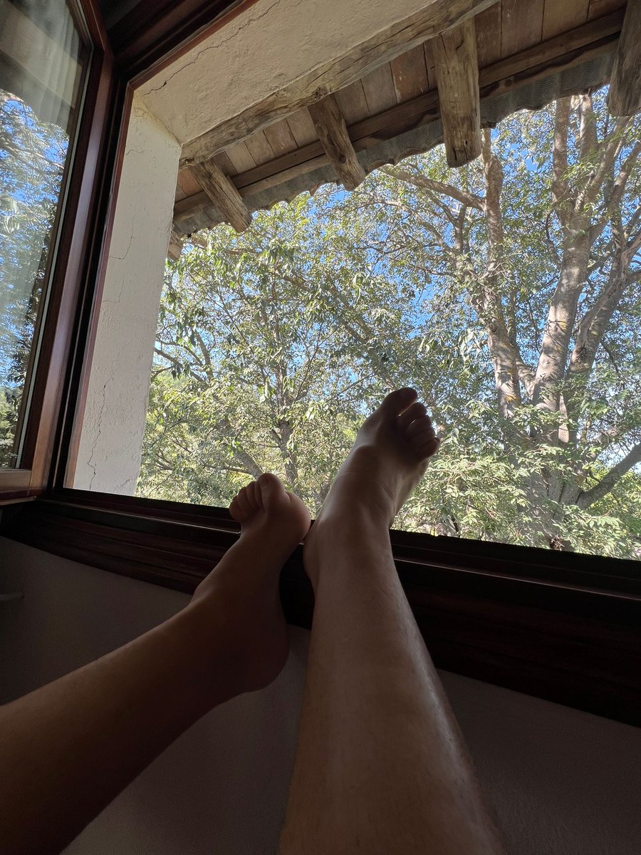 Feetonlydreams's tweet photo. Eres fetichista? Te gustan los pies? Creo que no veras unos pies como estos 😜😂😈 MANDAME UN DM 

#pies #feet #feetfinder #feetlover #contenido #ContentCreator #onlyfans #OnlyForLove https://t.co/PDm17ekwwo