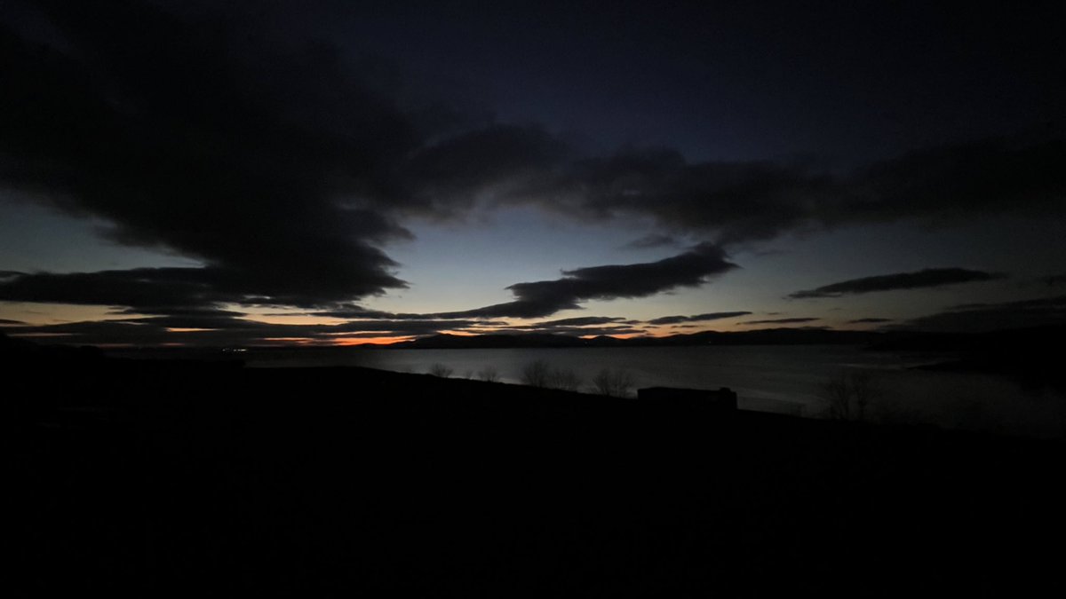 DrSBuchanan's tweet photo. Sunset, 5.17pm, Tuesday 9 January 2024. #grandstretch #quarestretch https://t.co/hNWM77wHtB