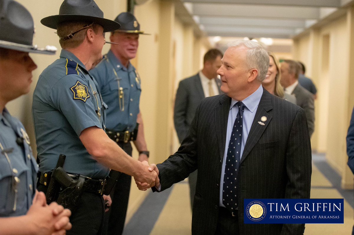 AGTimGriffin's tweet photo. On this #NationalLawEnforcementAppreciationDay, please join me in saying thank you to all local, state and federal law enforcement officers for everything they do for us. #arnews #backtheblue 

@arstatepolice @lrpolice @fyvpolice @uarkpd @thejonesboropd @springdalepd @sherwoodarpd @bryantpolice @hotspringspd @conwaypolice @rogers_pd @nlrpd @pbpolicedept @jpdarkansas @westmemphispd @searcypd @almaar_pd @bentonpolicear @usmarshalshq @fbilittlerock @SheriffPulaski @JeffCtySO @CountyFaulkner @ARSheriffs @GCSheriff @WashingtonCoSO @SCSOArkansas @SebCoSheriff @CRSOSheriff @OuachitaCoSO