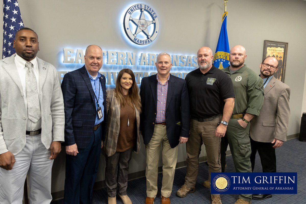 AGTimGriffin's tweet photo. On this #NationalLawEnforcementAppreciationDay, please join me in saying thank you to all local, state and federal law enforcement officers for everything they do for us. #arnews #backtheblue 

@arstatepolice @lrpolice @fyvpolice @uarkpd @thejonesboropd @springdalepd @sherwoodarpd @bryantpolice @hotspringspd @conwaypolice @rogers_pd @nlrpd @pbpolicedept @jpdarkansas @westmemphispd @searcypd @almaar_pd @bentonpolicear @usmarshalshq @fbilittlerock @SheriffPulaski @JeffCtySO @CountyFaulkner @ARSheriffs @GCSheriff @WashingtonCoSO @SCSOArkansas @SebCoSheriff @CRSOSheriff @OuachitaCoSO