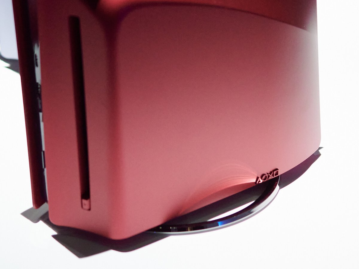 shinobi602's tweet photo. Sony CES 2024 | New PS5 models showcased in more colors:

▪️Cobalt Blue
▪️Sterling Silver
▪️Volcanic Red

➡️ https://t.co/5fm4jokjTY

#PS5 #SonyCES2024 https://t.co/XDu3Z5pSxw