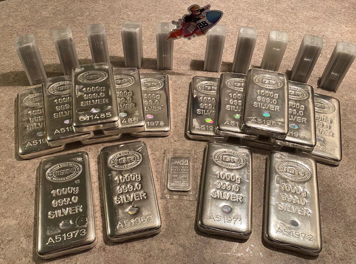 BullionBrother's tweet image. #stackoftheday Sometimes keeping it simple is the best approach 👌! 

Do you guys stack kilos ? Why or why not ? 

Send us a picture of your stack for a chance at a feature! We do shoutouts and anonymous. All shapes and sizes, we love to see them! 

#silver #silverbullion