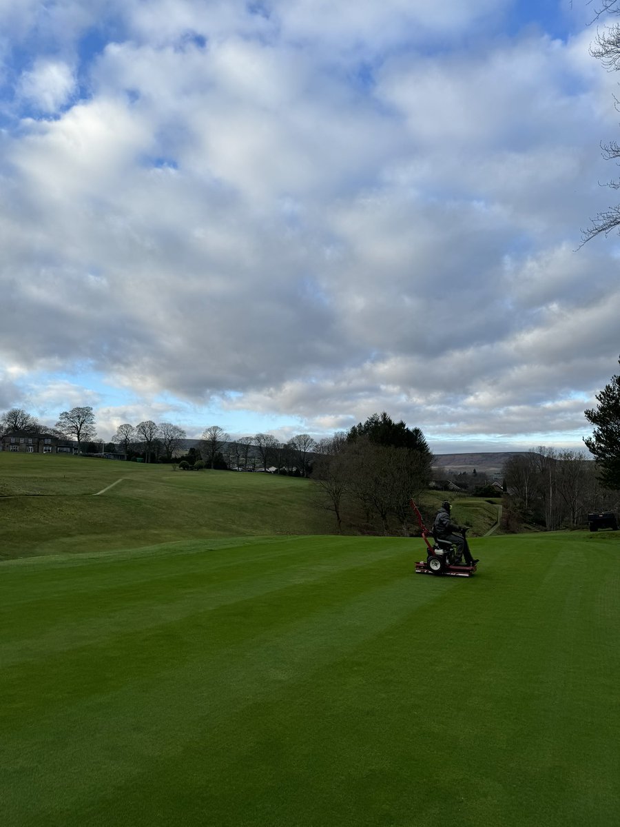 MelthamHG's tweet photo. After what seemed like never ending rain it’s great to get the blades out and do some cutting. 2023 totalled up to 1,610mm of rain which was 22% above average and the second wettest in the last 13 years. Got a lot of exciting projects coming up in spring💪🏼 https://t.co/3xu3AcDRfk