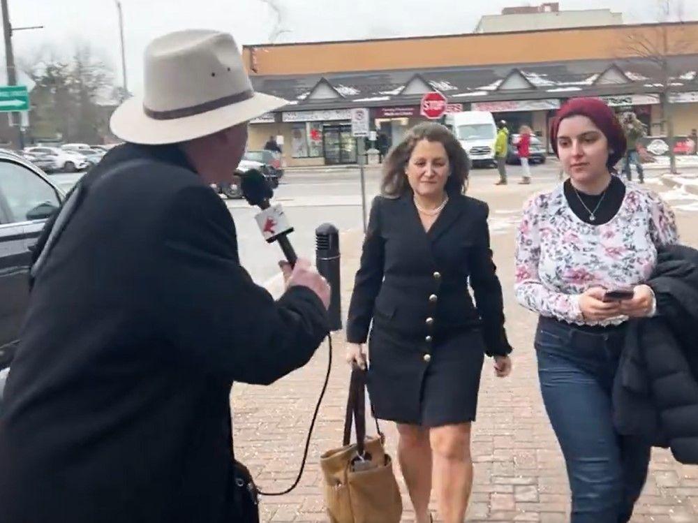 Cops ripped for arresting reporter trying to ask Chrystia Freeland questions torontosun.com/news/national/…