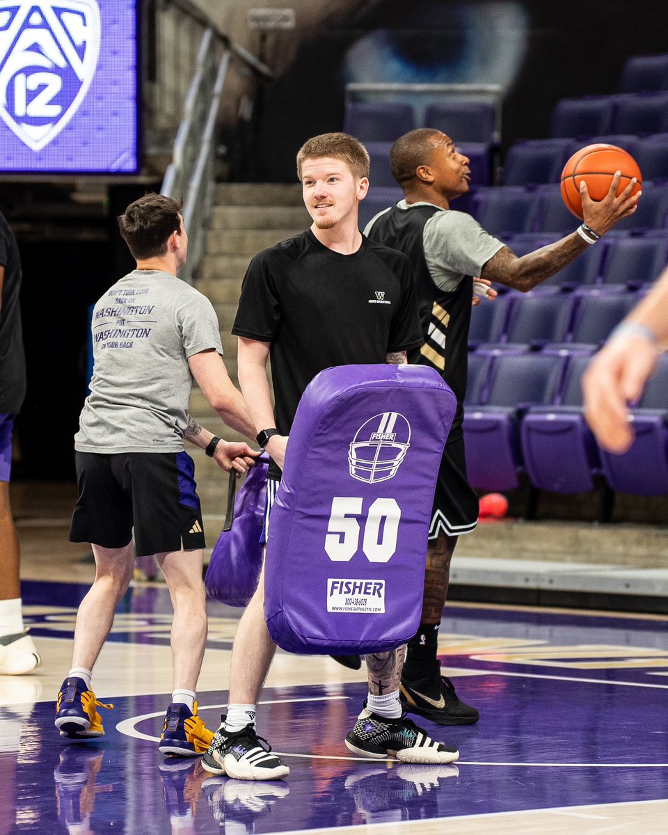 UW_MBB's tweet photo. 🎉 Happy Birthday to our GA, Jack! 🎉

#TougherTogether x #Devoted https://t.co/Fx9953GwCq