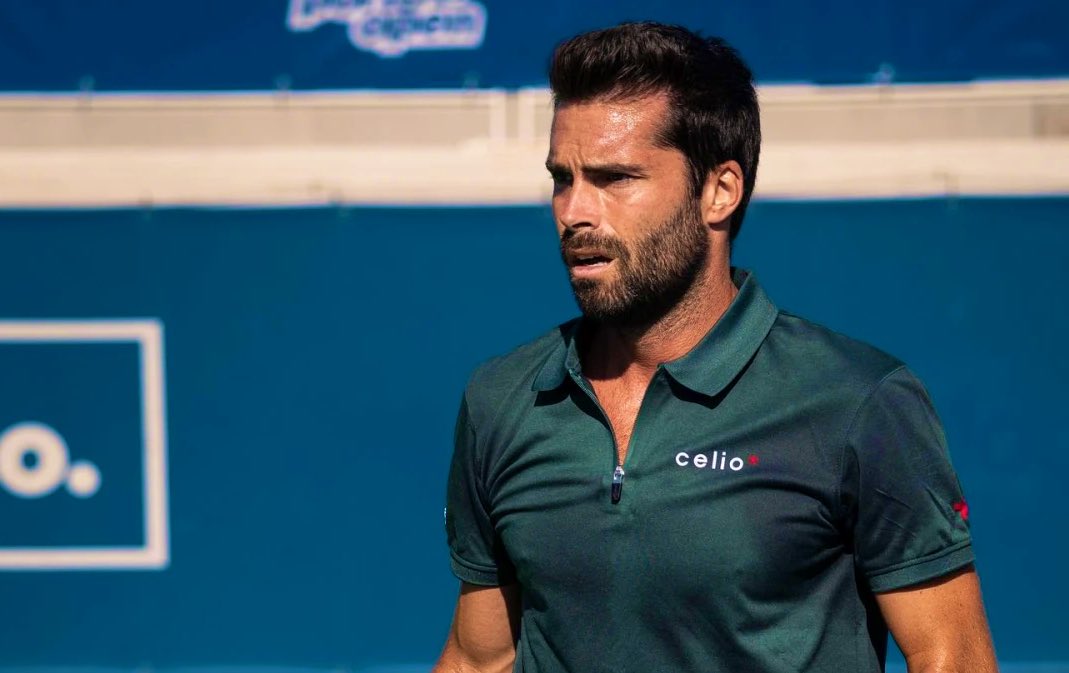 BenoitMaylin's tweet photo. ❤️ Jules Marie est passé pro en 2009, galéré, pris sa retraite en 2015, puis a recommencé à rêver en 2020.
Avant cet open d’Australie, son + gros gain était de 6850$ en 1/2 Challenger Porto en juillet 2023.
Le 2e tour des qualifs lui assure 29834$!
Une autre vie. Enfin. À 32 ans. https://t.co/OKbOft63FJ