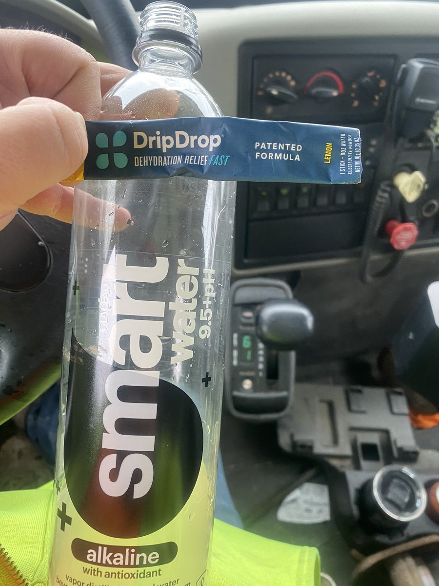 Douglasm1986's tweet photo. 18 hour Workday part 6: finally getting a break and some much needed food… today start my Healthier lifestyle (shit timing I know) so it’s a Keto lunch… Spinach, Mushrooms, Chicken Thighs and a cream sauce… and water and @drinkdripdrop… almost at hour number 8… #ItsAllWork https://t.co/8RneVaoMRe
