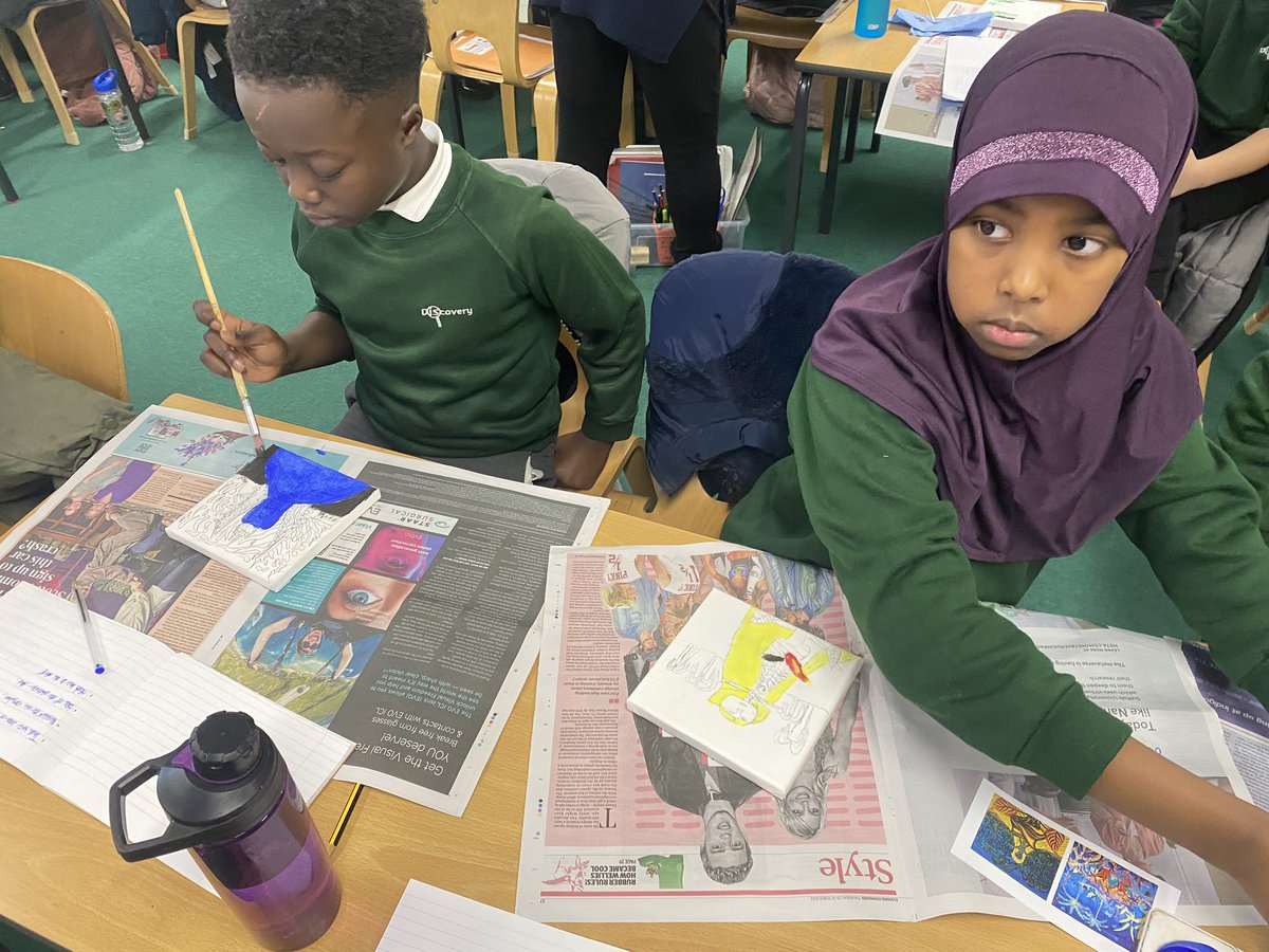 Discovery_Y4's tweet photo. This afternoon, our Year 4️⃣ artists 👩🎨 👨🎨 started painting 🎨 their canvases 🖼️ - based on the collaborative work of British artist John Dyer @johndyergallery and Tribal Amazon Indian Artist Nixiwaka Yawanawa 🎨 #SpiritoftheRainforest #AmazingAmazon🌴🪵🌺🌻🪨🐍🐆 https://t.co/iianRxHnYz