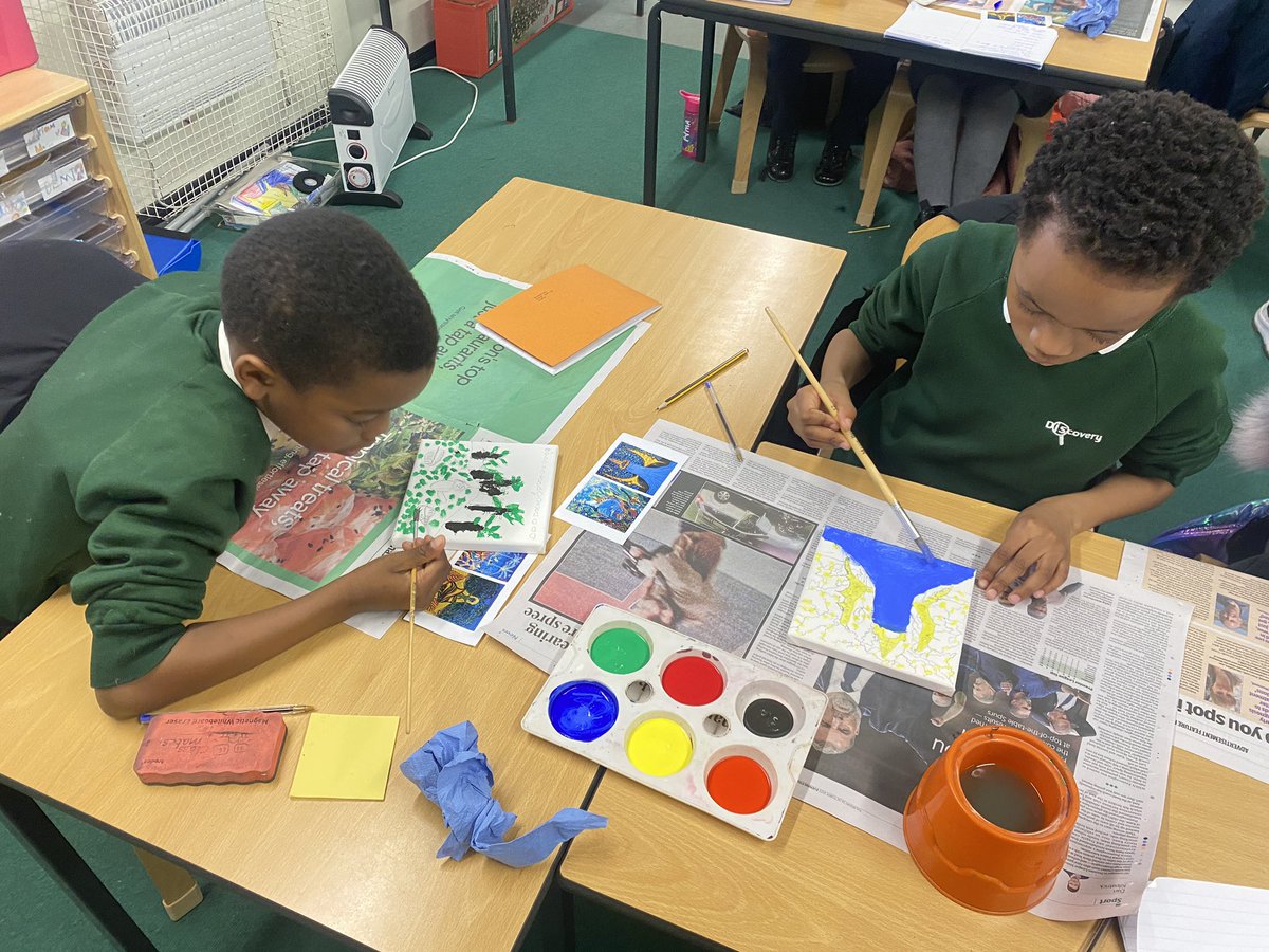 Discovery_Y4's tweet photo. This afternoon, our Year 4️⃣ artists 👩🎨 👨🎨 started painting 🎨 their canvases 🖼️ - based on the collaborative work of British artist John Dyer @johndyergallery and Tribal Amazon Indian Artist Nixiwaka Yawanawa 🎨 #SpiritoftheRainforest #AmazingAmazon🌴🪵🌺🌻🪨🐍🐆 https://t.co/iianRxHnYz