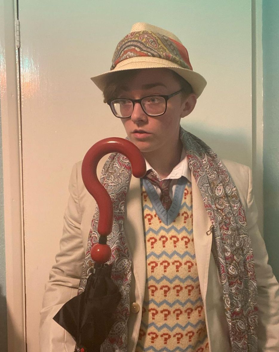 Lovarzi's tweet image. "I don't suppose you've completely ignored my instructions and secretly prepared any Nitro-9, have you?"
Jumper and sweater @lovarzi_official
Credit: @gracetheeleventh 

#7thdoctor #classicwho #doctorwhocosplay #7thdoctorcosplay #slyvestermccoy #doctorwho #lovarzi