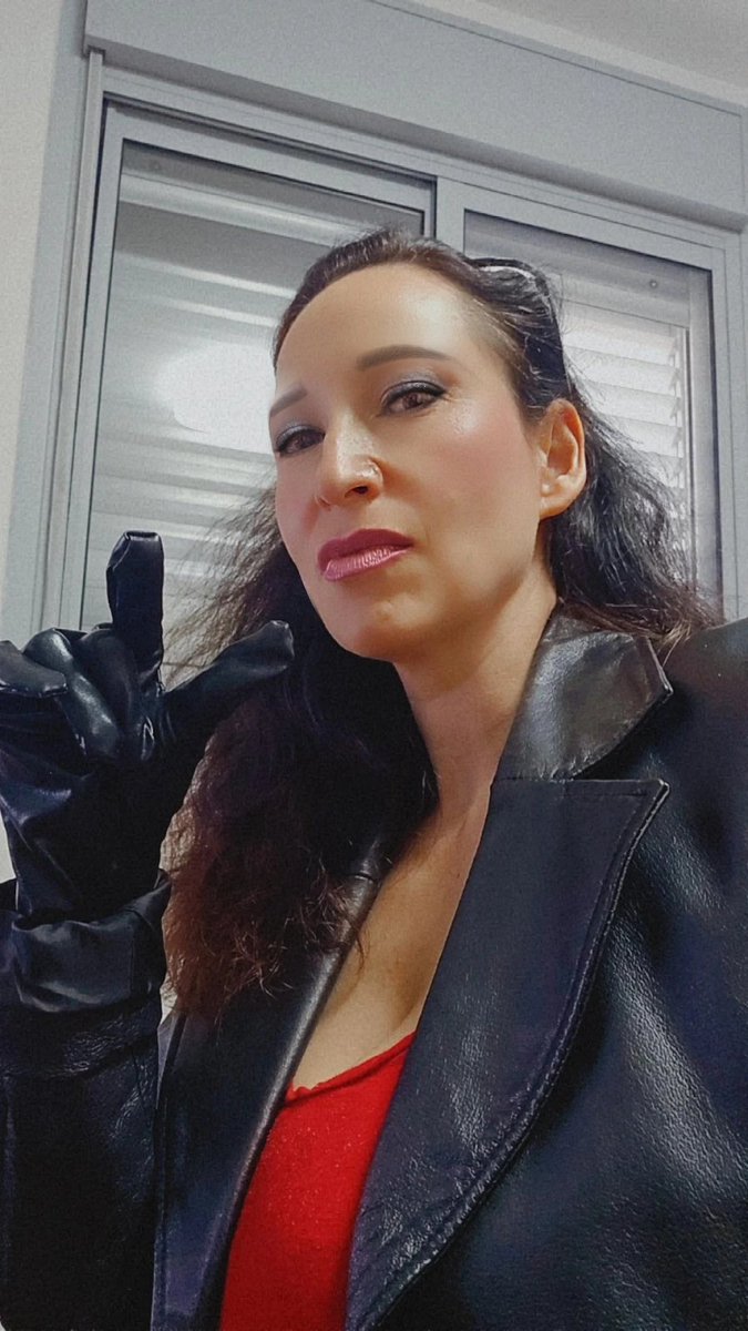 GoddessElleX's tweet photo. Goddess Elle and Miss Emanuell
Doing doube sessions togther... https://t.co/CWnqIMzO6C