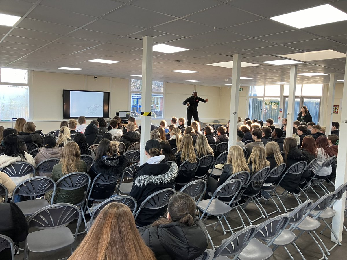 ac_kes's tweet photo. Great to see @Actionjackson from the @Thefixupteam today @kesacademy inspiring our Y11/13/13 PEople & staff! 9th Year visiting @kesacademy We appreciate all your work and dedication to young PEople ๐ #WeRowTogether #YourBestJustGotBetter #ActionReward @InspirationEast https://t.co/KVjyZy43CL