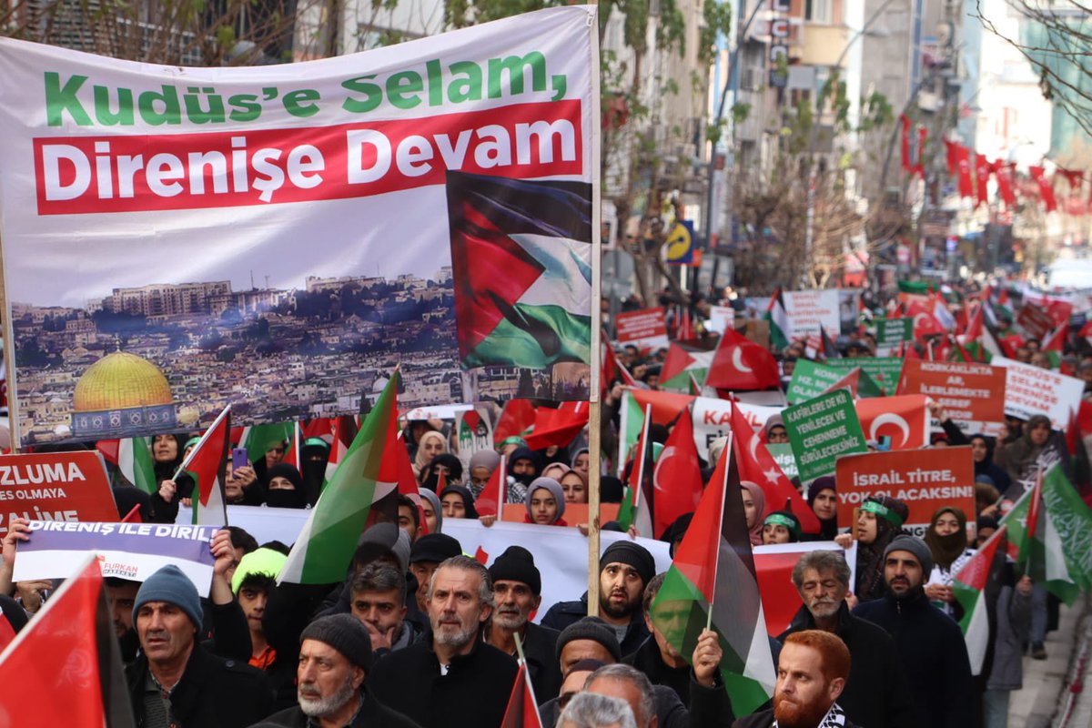 fcagras's tweet photo. TEŞEKKÜRLER ELAZIĞ

7 Ocak Pazar günü gerçekleştirdiğimiz Büyük Filistin Yürüyüşüne yoğun katılım gösteren tüm hemşehrilerimize teşekkür ediyorum. 

Hep birlikte, omuz omuza katil işgalciye karşı Filistinli kardeşlerimizin yanındayız!

Filistiniçin TEKYÜREK 
#StandUpForPalestine https://t.co/aly8EMDvZz