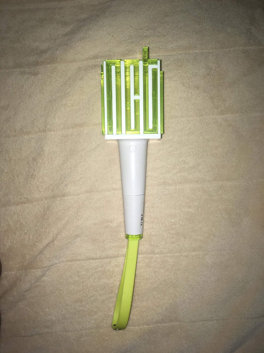 pjsnjm_'s tweet photo. WTS LFB 

NCT lightstick/neobong

- used twice (tds2 movie and tds2 in manila) 
- with box and strap
- damaged battery socket pero still working fine https://t.co/SSn508XMeA