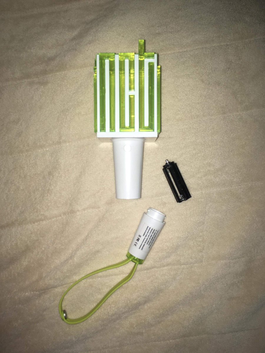 pjsnjm_'s tweet photo. WTS LFB 

NCT lightstick/neobong

- used twice (tds2 movie and tds2 in manila) 
- with box and strap
- damaged battery socket pero still working fine https://t.co/SSn508XMeA