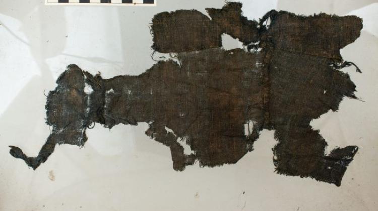 ScienceinPoland's tweet photo. The people of Old Dongola recycled clothes because they knew that producing fabrics was very expensive and time-consuming. They dyed their clothes sparingly, but they especially liked the colour blue. #olddongola #archeology #fabrics
@PCMA_UW 
https://t.co/nMtnPM1E8R https://t.co/fj7zkCsIRS