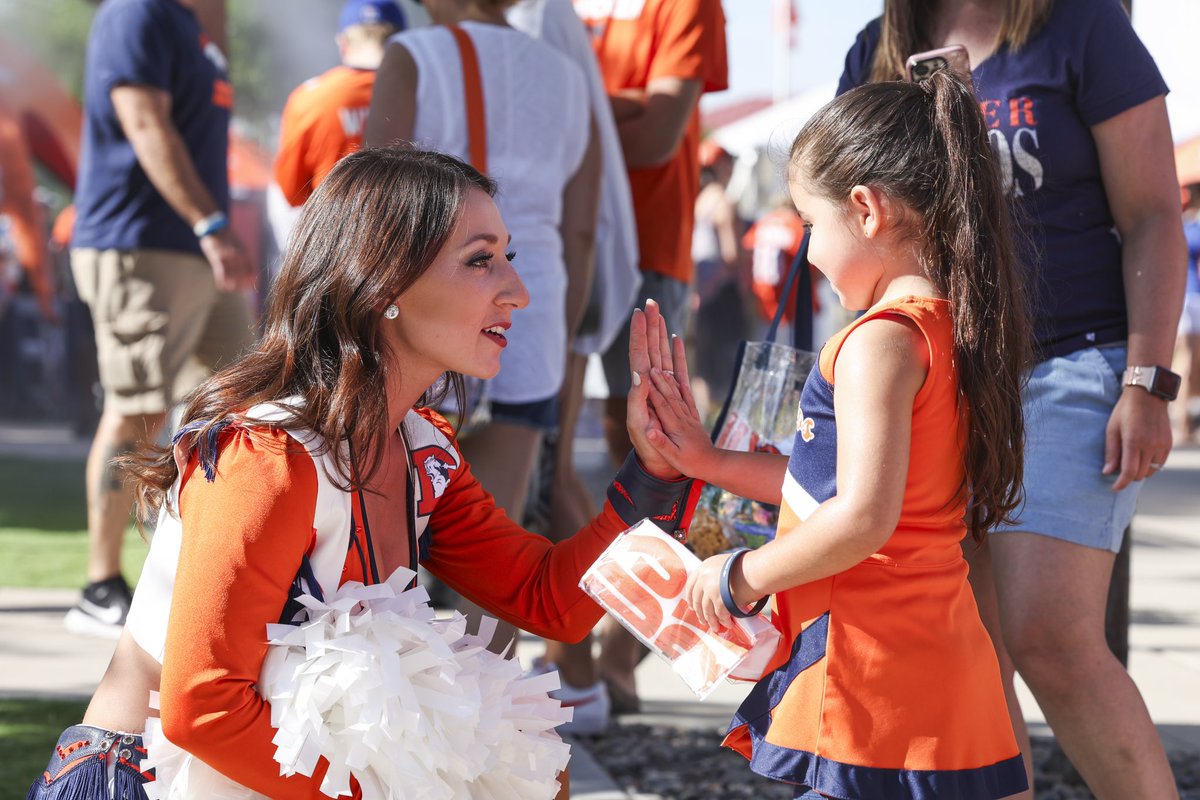 BroncosCheer tweet picture