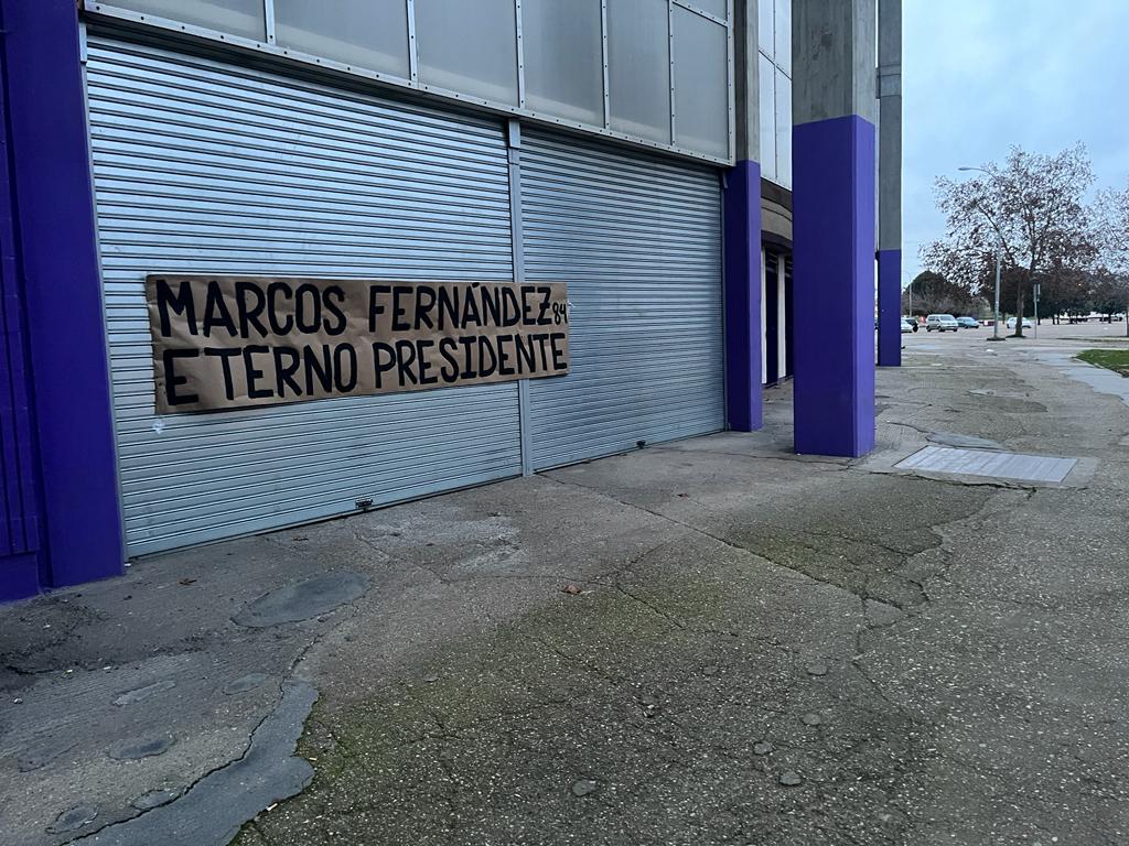 Siempre en nuestro recuerdo. 

MARCOS FERNÁNDEZ, 
ETERNO PRESIDENTE. 

1984.