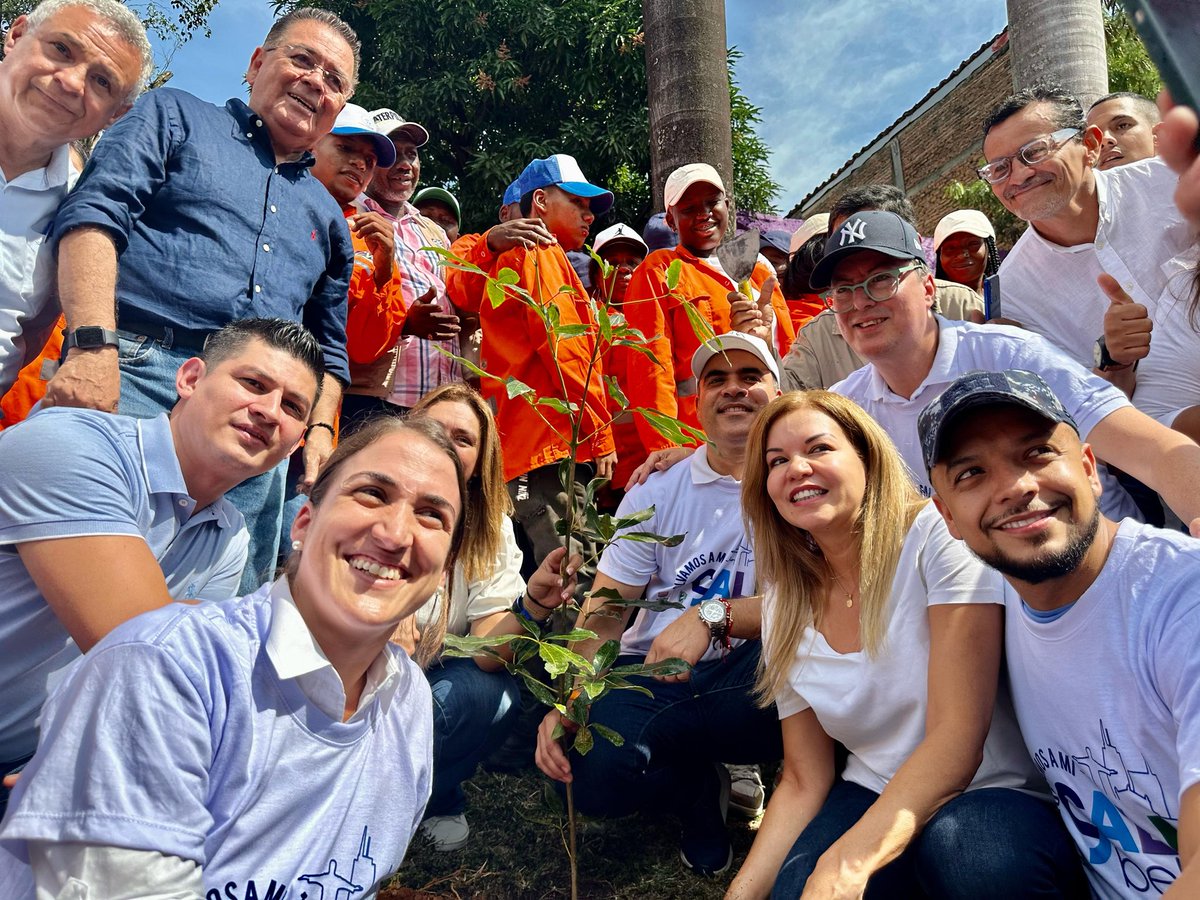 rodrisalazarco's tweet photo. ¡Recuperar el civismo por Cali debe ser un propósito común que nos una y reconcilie en medio de la diferencia! ¡Las pequeñas acciones generan grandes transformaciones!

#VolvamosAMiCaliBella
#ElCambioEsCoVos 🌻 https://t.co/0Lm7UjwgS5