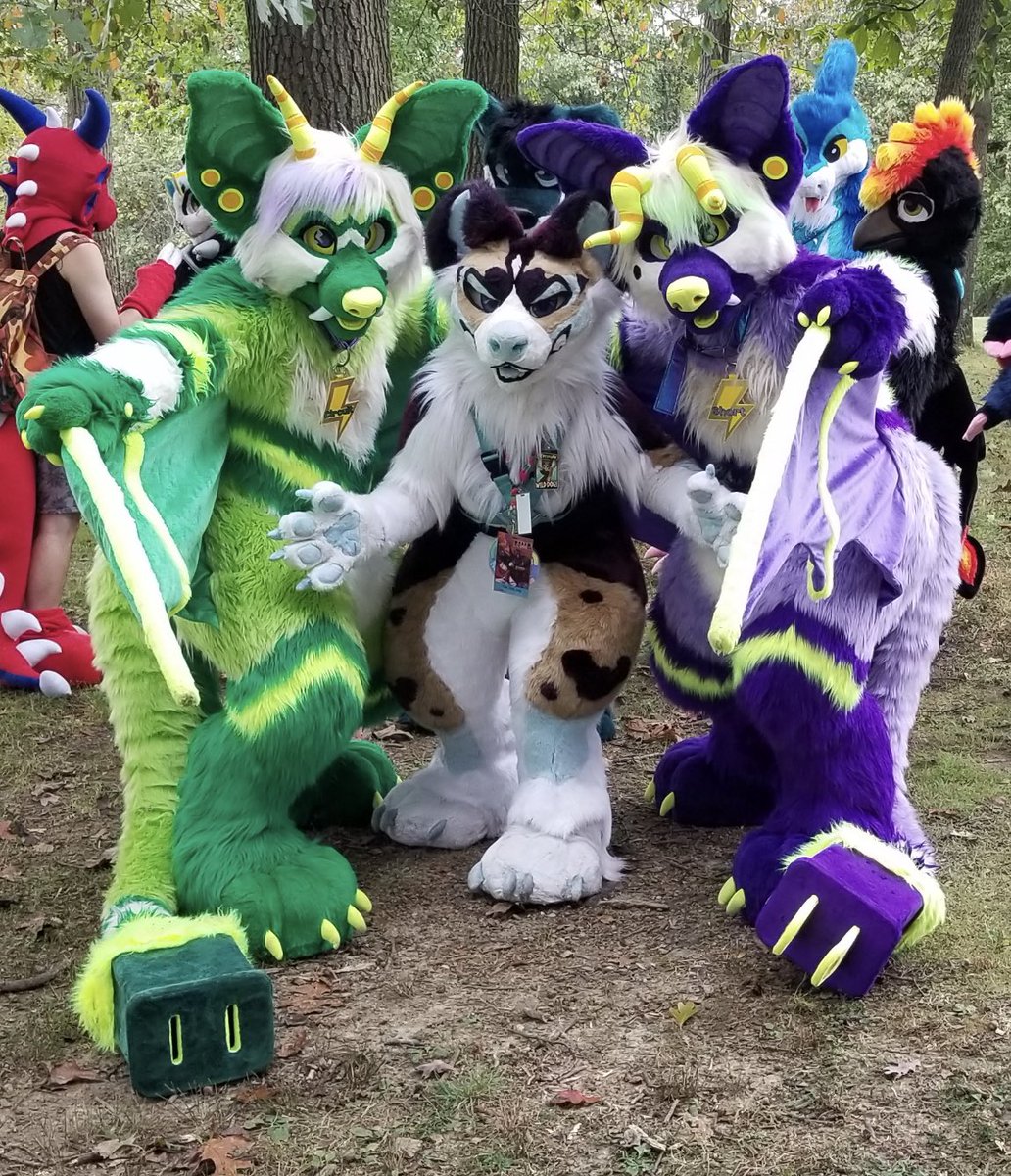 kit_theragdoll's tweet photo. Heaven has gained a fellow bat ❤️‍🩹 

Some of my earliest memories in this fandom, the ones I cherish most were with you @ShortCircuitBat . Every time I spotted you in suit you'd wrap me in your big wings &amp; you were always so, so kind to me.

You'll be so missed. Rest easy, Short. https://t.co/QoBAnpZLY5