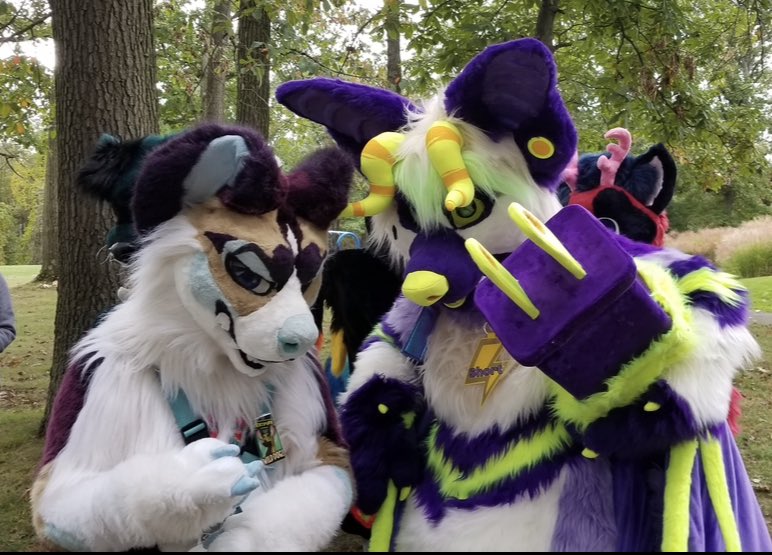 kit_theragdoll's tweet photo. Heaven has gained a fellow bat ❤️‍🩹 

Some of my earliest memories in this fandom, the ones I cherish most were with you @ShortCircuitBat . Every time I spotted you in suit you'd wrap me in your big wings &amp; you were always so, so kind to me.

You'll be so missed. Rest easy, Short. https://t.co/QoBAnpZLY5