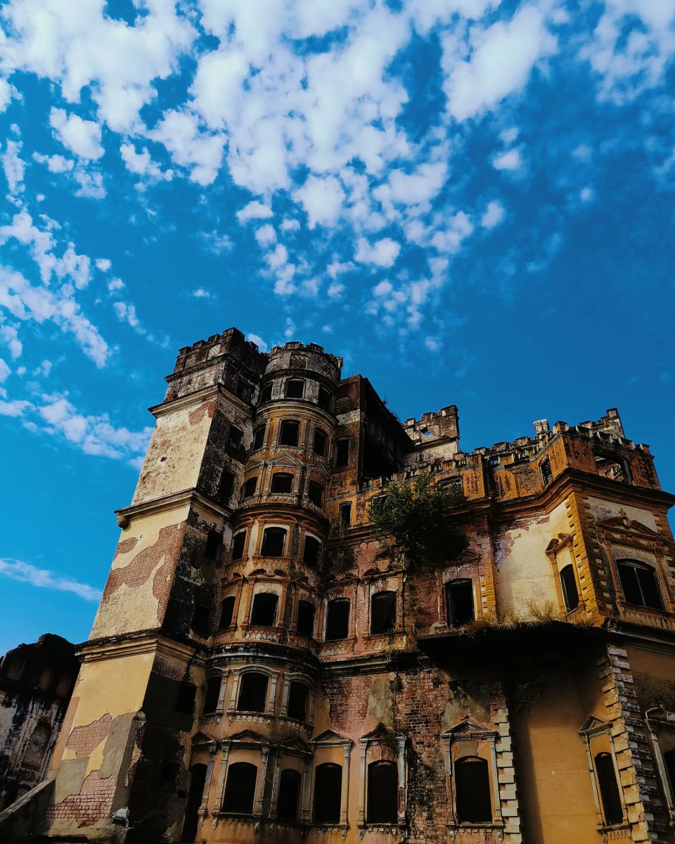 Behind every exquisite thing that existed,
There was something tragic.

This is Mubarakh Mandi Palace in #Jammu and its beauty can't be put in words.

<a href="/frozen_fiesta/">Frozen Fiesta</a> <a href="/JammuTourism/">Jammu Tourism</a> <a href="/jmuencyclopedia/">Jammu Encyclopedia</a> <a href="/KhajuriaManu/">Manu Khajuria</a> <a href="/VoiceofDogras/">Voice of Dogras</a> 

#IncredibleIndia