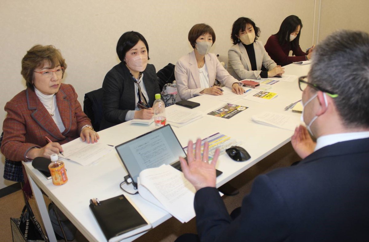 9日、松本市議と私、女性2人の「東灘区ジェンダーしゃべり場」メンバーで、目前の受験シーズンを含む痴漢対策の抜本的強化をＪＲ、阪急、神戸市交通局に申し入れ。こむら潤衆院比例候補も参加。

神戸市交通局では以下を要請
▽ホームの「痴漢・盗撮は悪質な犯罪です」のアナウンスを車内でも放送を→