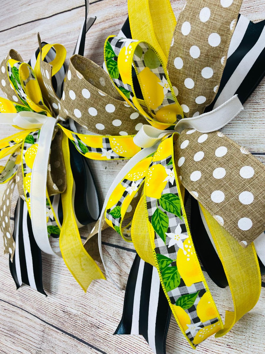 DecoExchange's tweet image. Creating your own bows can be so much fun! 🎀 Check out this helpful tutorial to get you started! Click the link learnfromdecoexchange.com/optin167320210… #DIY #BowMaking #Crafting