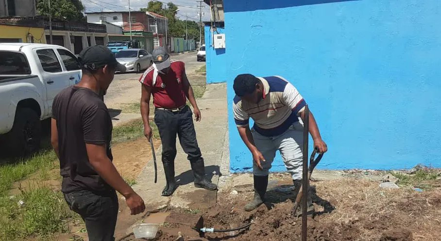 hidrollanos1's tweet photo. 🔵 Gracias a la efectividad de la aplicación @venappsocial trabajadores de Hidrollanos en sinergia con las #BRIPPAS efectuaron la corrección de fuga de AP en toma domiciliaria de 1/2" en el sector Caujarito con av. Fuerzas Armadas del mcpio. San Fernando.
 @nicolasmaduro https://t.co/jsgleukVzb