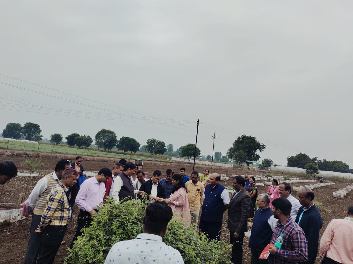 Well organized #pigeonpea germplasm field day by ARS, Badnapur,MH <a href="/VNMKV/">VNMKV</a> under #CRPAB program of <a href="/INbpgr/">ICAR-NBPGR</a> Thanks to ADG, Oilseeds &amp; Pulses and PC, Kharif Pulses for gracing the occassion.