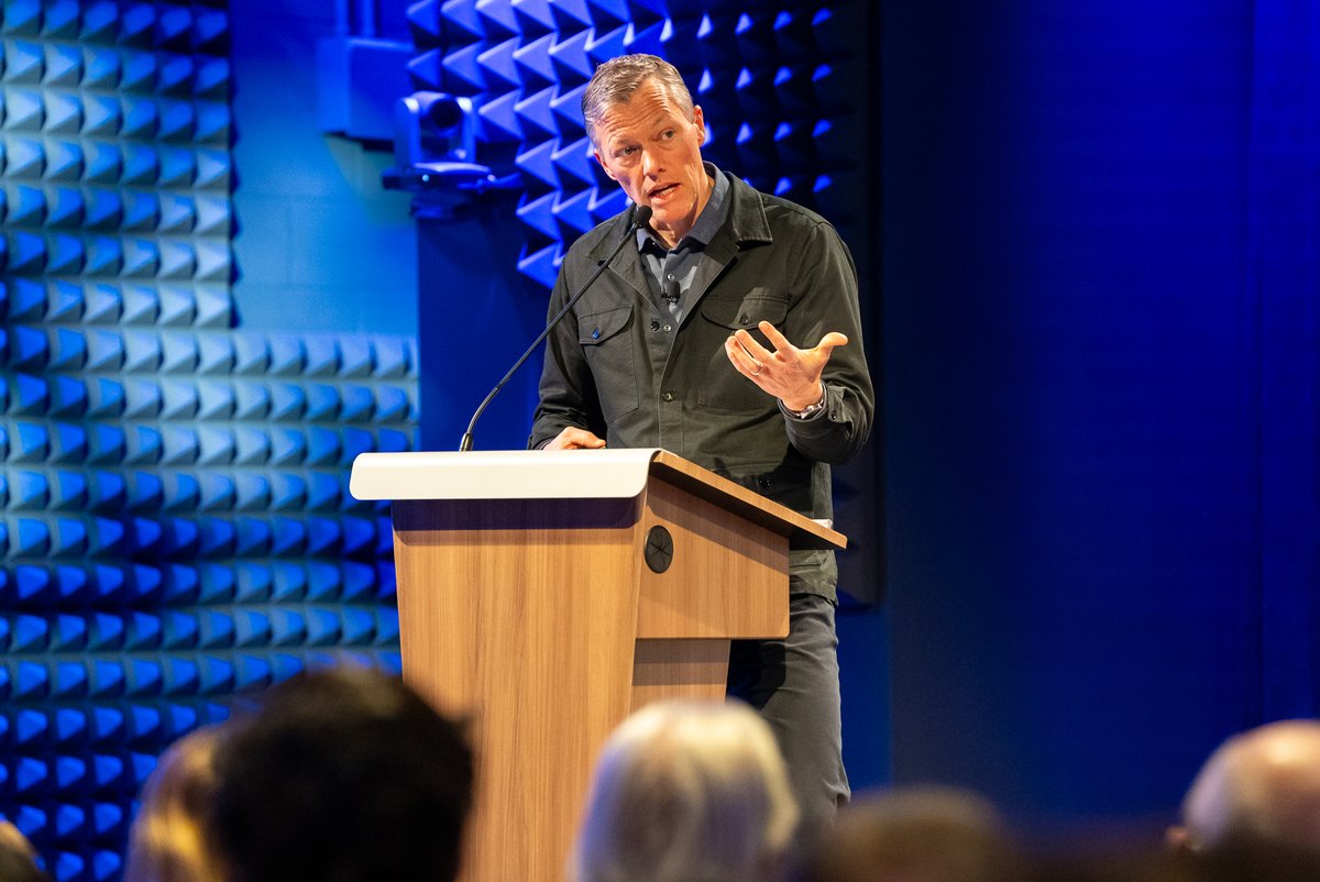 UCSDExtStudies's tweet image. Dr. Matthew Desmond (@just_shelter) joined the #UCSDExtendedStudies Helen Edison Lecture Series to talk about “Poverty, by America,” his latest book. Learn more &amp;gt;&amp;gt; bit.ly/3NFL7S7 #Poverty #HelenEdisonLectureSeries