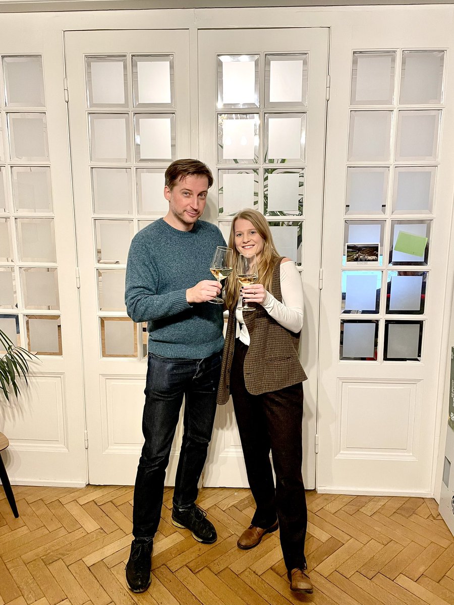 Ink Music startet des Jahr mit einem frischen Signing und holt Ivery  als Autorin in den hauseigenen Verlag.
Sie besitzt die Gabe, mit großer Leichtigkeit noch größere Melodien zu schreiben: Davon wollen wir mehr hören! Ivery schreibt künftig exklusiv für den Ink Music Verlag 🥳!