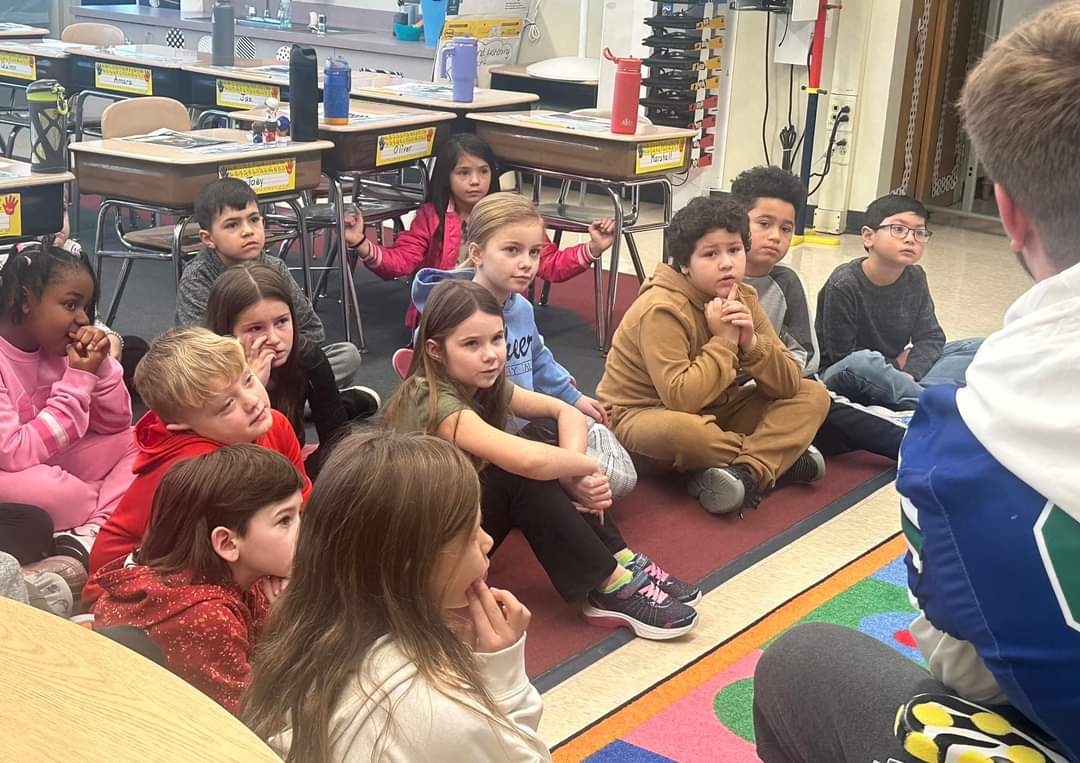 stephenognibene's tweet photo. BCSD graduates, best friends Rez Smith and Cam White visited JK intermediate today in Mrs. Knapp's classroom on law enforcement day to inspire the next set of dreamers.  📸's provided. @KristaKnapp11 https://t.co/b0YeipKHxp