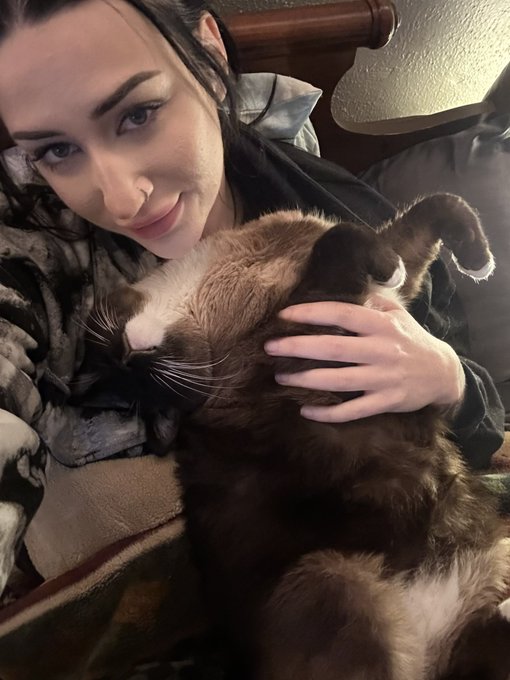 Watch Hannah Hedon's leaked NSFW photo on TwXstars