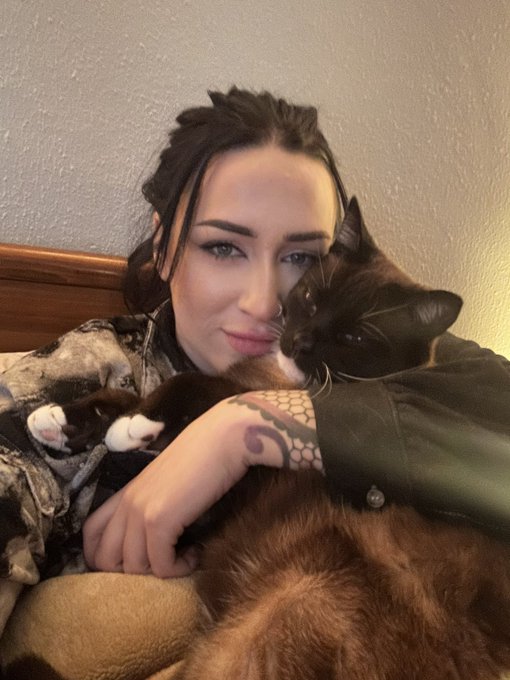 Watch Hannah Hedon's leaked NSFW photo on TwXstars