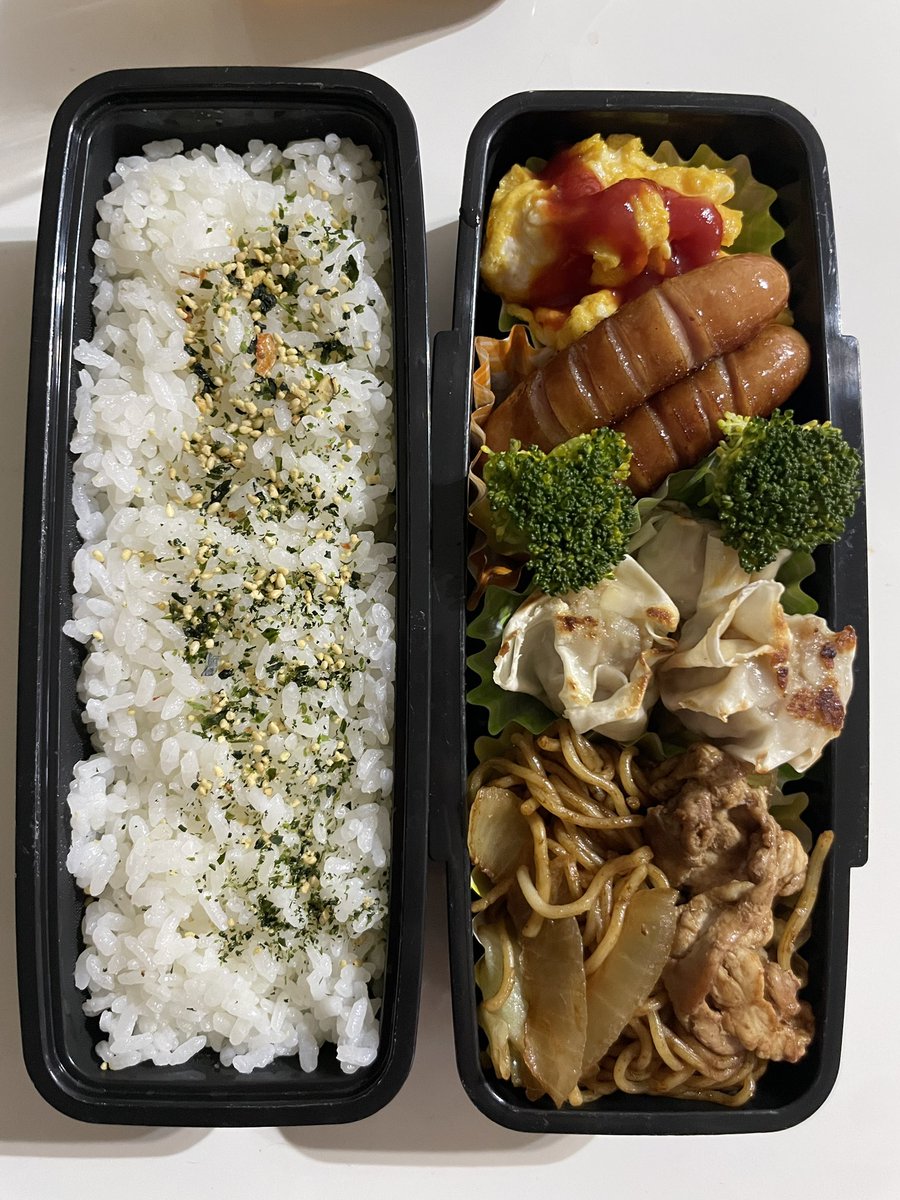 Torara_i's tweet photo. 焼きそばシュウマイ弁当
#day428 #bento #lunchbox #お弁当 #お弁当記録 #お弁当作り楽しもう部 #高校生弁当 #息子弁当 https://t.co/mLkueu4cF9