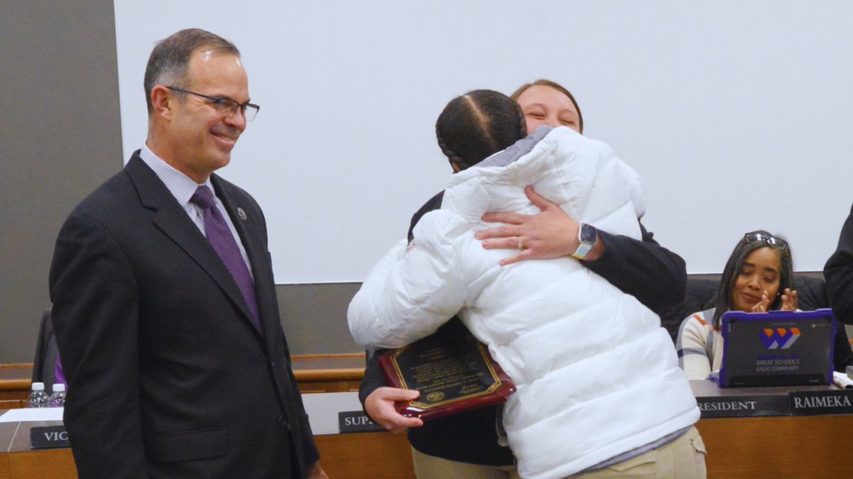 WayneTwpSchools's tweet photo. At last night's meeting, our School Board recognized athletic trainer Logan Armstrong for administering CPR and saving the life of a grandparent during a recent athletic event. #WeAreWayne @WayneTwpSuper @HendricksHealth @AHAIndiana @CHCPrinc_Renaud @CHC_Athletics https://t.co/ZusSEZUeiR