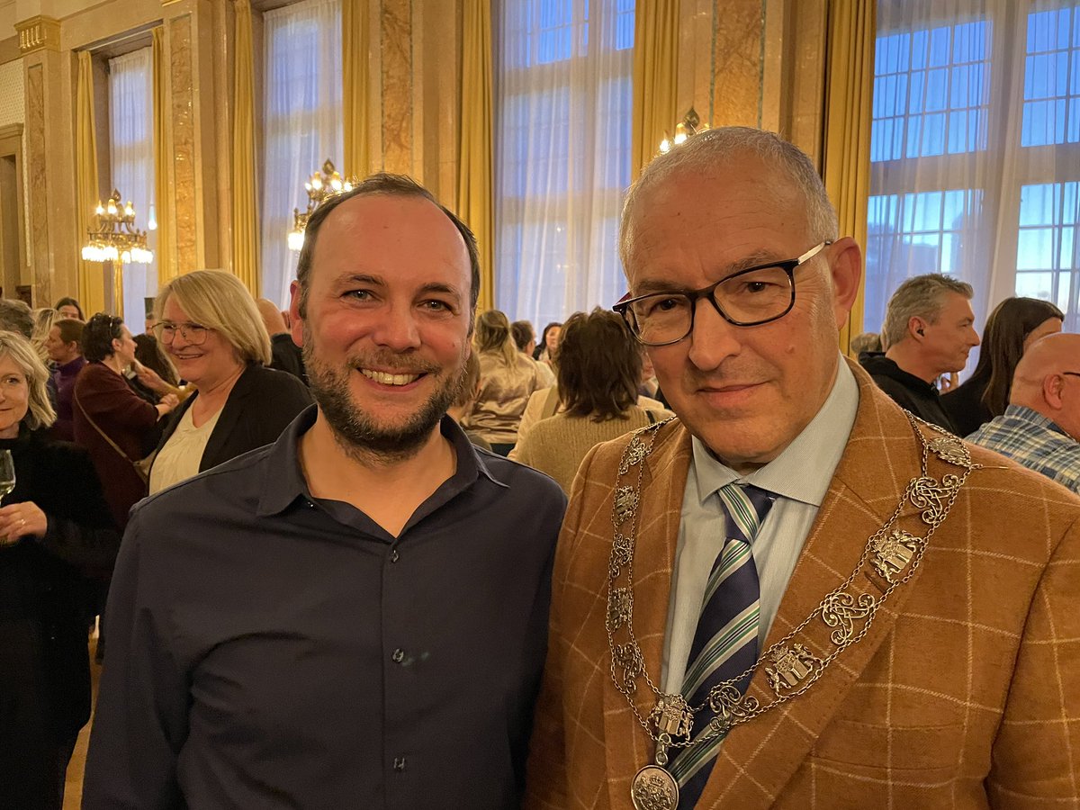 StoneJeroen's tweet photo. Dank je wel voor de 15 jaar burgemeester #Aboutaleb 👏🏻het was wel een verrassende nieuwjaarsreceptie door de mededeling… https://t.co/kIsr2VmpRH