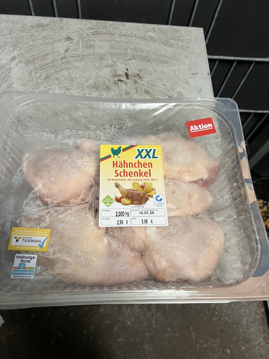 DanniPilger's tweet photo. Heute mal wieder #containert #dumsterdiver #mülltauchen #lebenmittelretten #lebensmittel #lebensmittelverschwendung https://t.co/aWbuzOSPQe