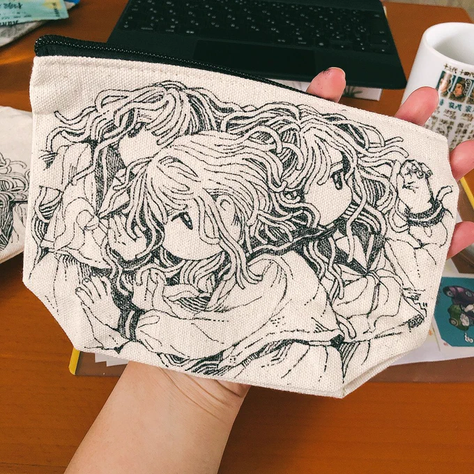 もちもちだったりごちゃごちゃだったり形は様々だけれど、すべて共通して『かわいいおんなのこを描きたい』という気持ちがあります。 それが私らしさだといいな。