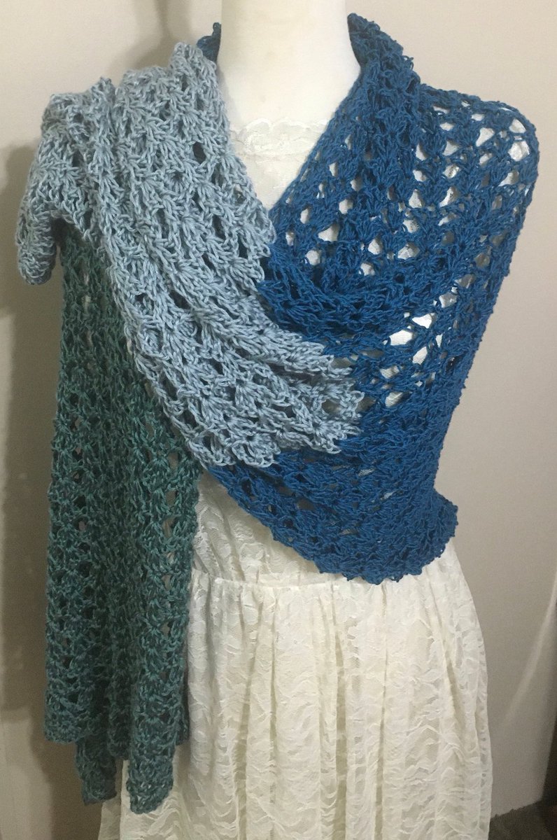 #etsy #etsyseller #crochet #shawl #scarf #wrap #womensgifts #gifts #winter #blue addictedtoshabby.etsy.com/listing/164018…