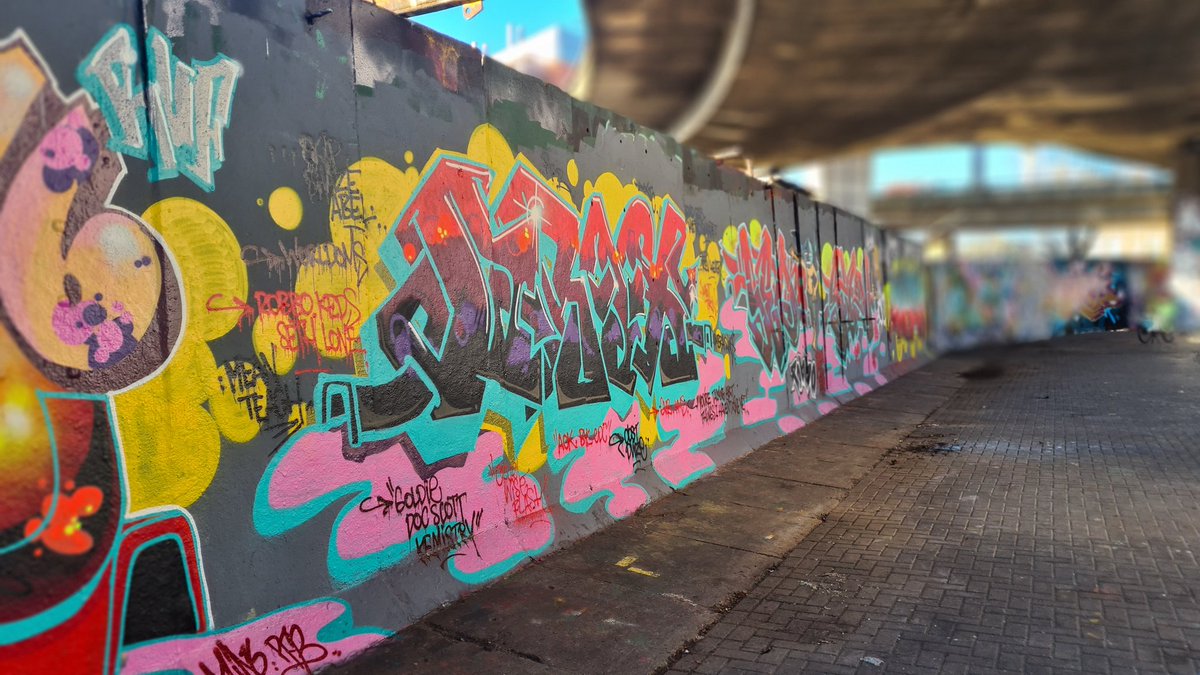 Hunting graffiti #graffiti #photography #nottinghill #ladbrokegrove #streetphotography #graff