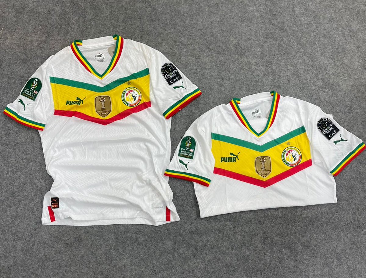 SackorAbdou's tweet photo. Arborez les couleurs de la fierté sénégalaise avec nos maillots officiels pour la CAN ! Style, confort et soutien inégalé – commandez le vôtre dès maintenant et soyez prêt à vibrer pour le Sénégal lors de cette grande compétition ! 
#mankowouttindamli🇸🇳
📞707461469 https://t.co/vlrGsJTY6p