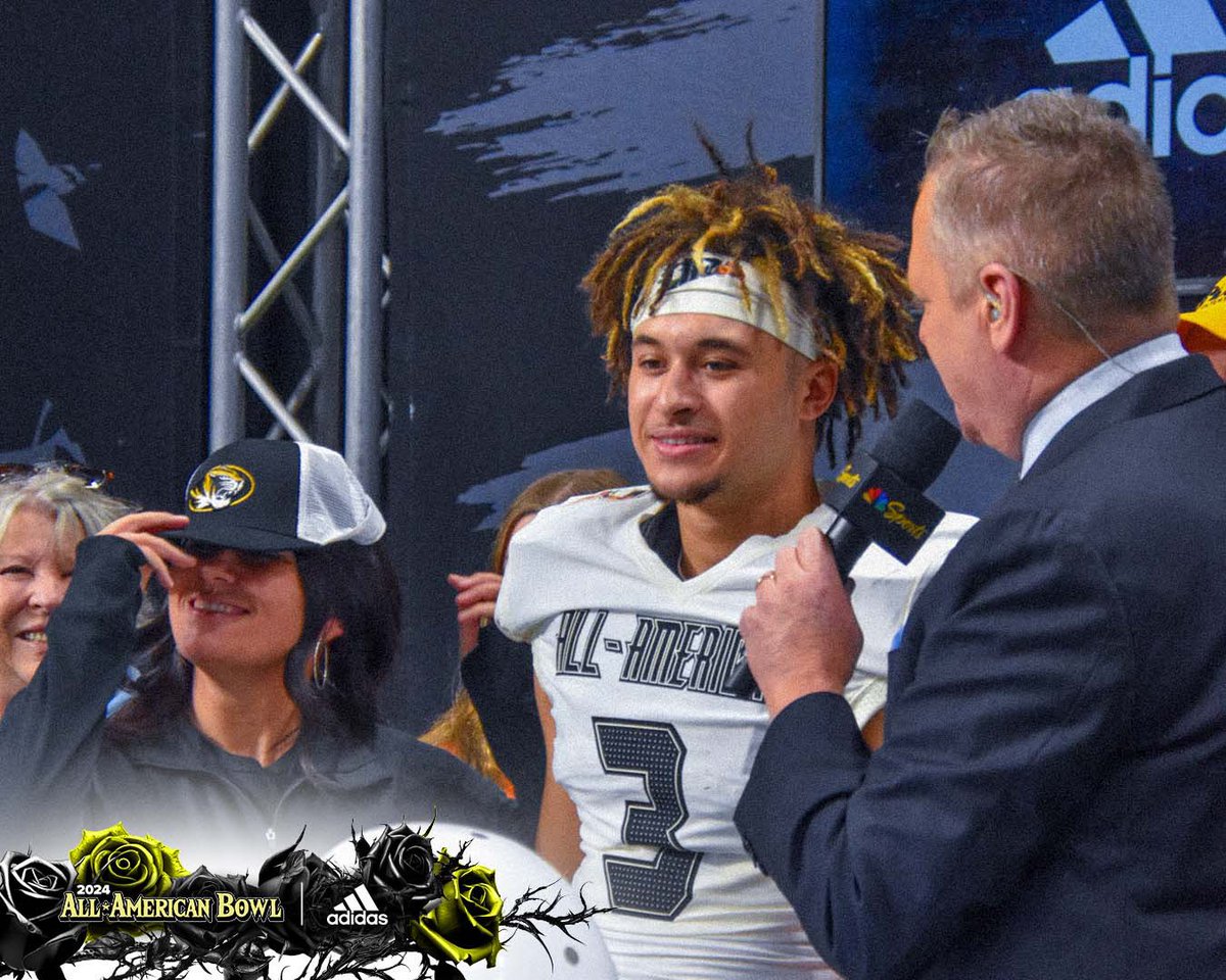 AABonNBC's tweet image. Worth the Wait

#MIZ 🐯 🏈 

#AABCO2ON4TION 👑🌹🏈

#AllAmericanBowl 🇺🇸 @adidasFballUS