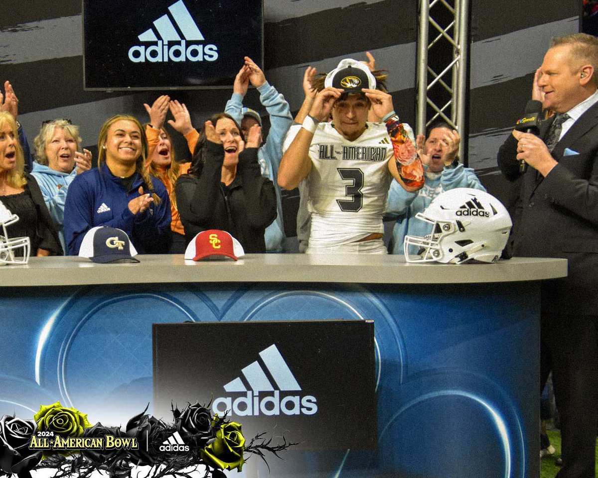 AABonNBC's tweet image. Worth the Wait

#MIZ 🐯 🏈 

#AABCO2ON4TION 👑🌹🏈

#AllAmericanBowl 🇺🇸 @adidasFballUS
