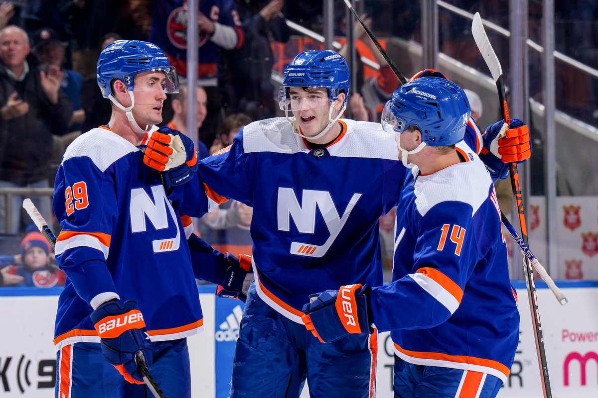 RETWEET AND SEND #NOAHDOBSON, #BOHORVAT AND #BROCKNELSON TO ALL STAR. 

#NHLALLSTARVOTE