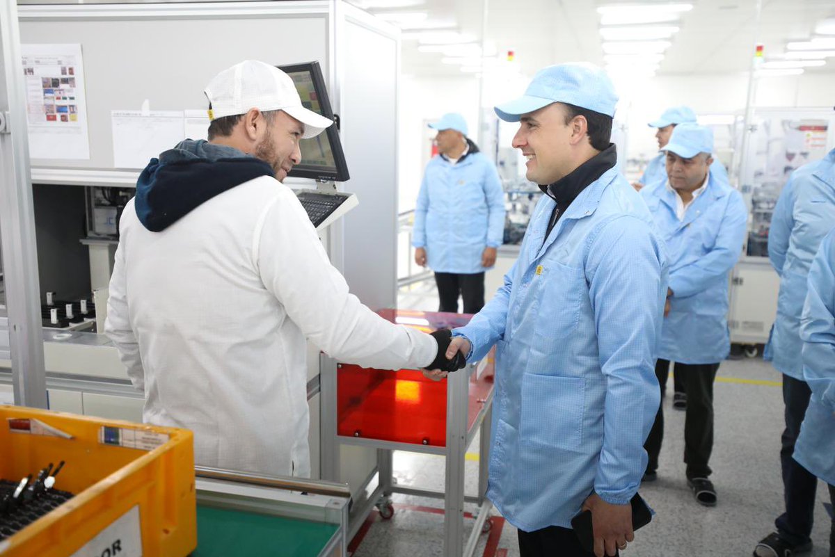 manolojim's tweet image. En #Torreón, anunciamos la nueva inversión de YURA EVC por 46.2 millones de dólares, con la que se generarán más de 1000 nuevos empleos bien pagados, ya que se están ocupando técnicos e ingenieros en computación y electrónica. (1/2)