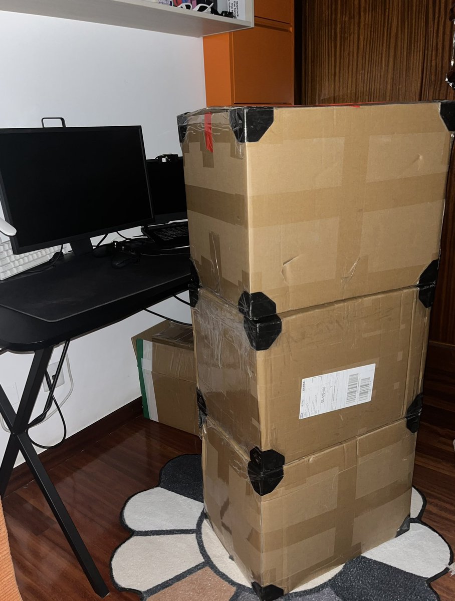 jujaju659's tweet photo. Hoy me ha llegado esto +40kg, pronto directo haciendo unboxing https://t.co/gKSbfKIzJn