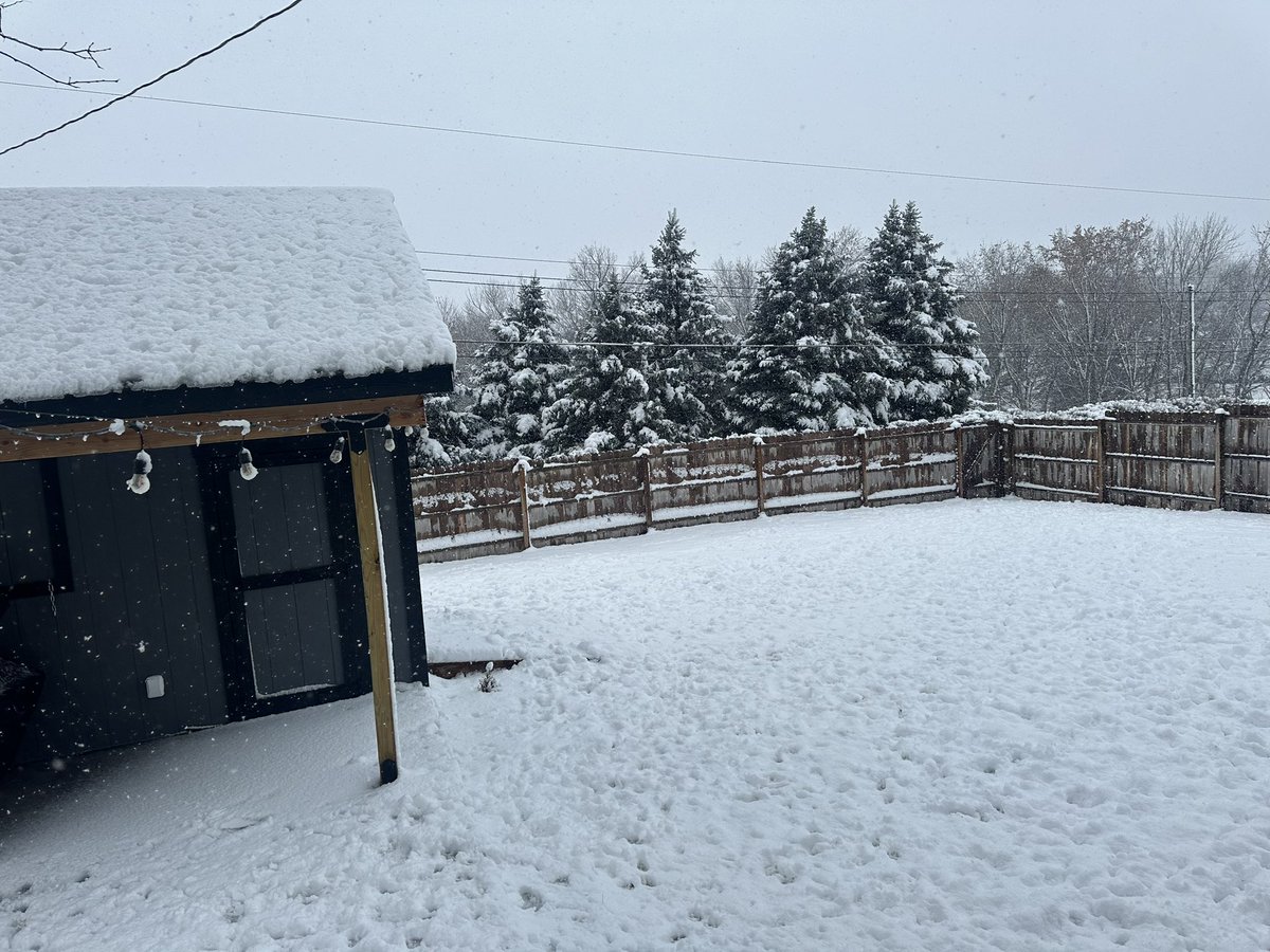 ItswithaV's tweet image. Hey @ryanhallyall winter has arrived in the quad cities, keep up the good work!!