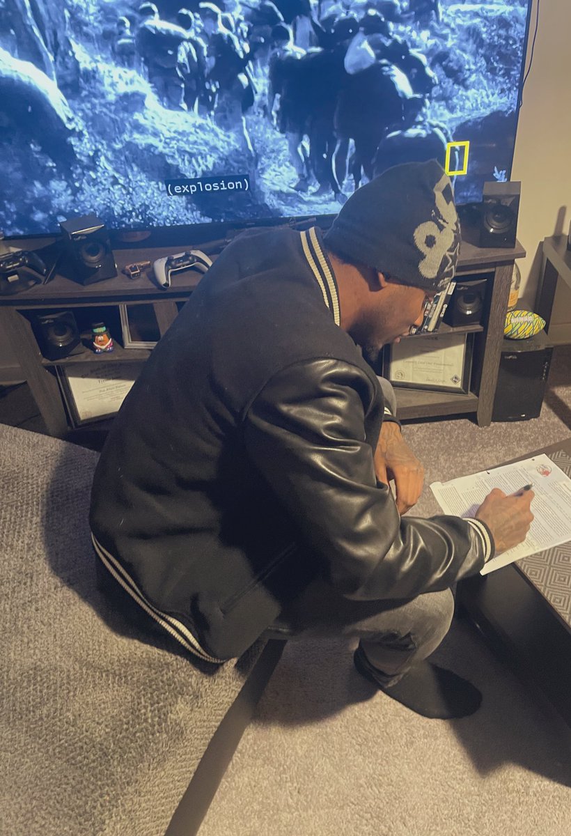 airMAX_2's tweet photo. First pro contract 🏈 let’s ball all glory to god let’s get to work #LLBB🕊️
NJ ✈️ Texas https://t.co/ZnXAq1Vk7h